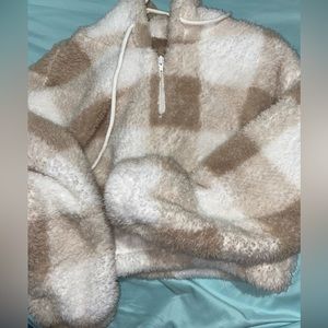 Cropped fluffy hoodie